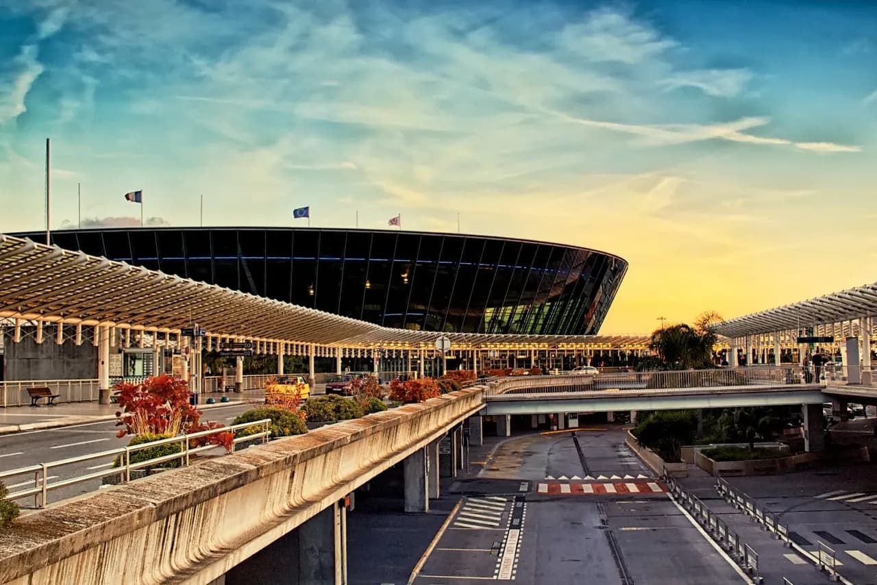 Transfert aéroport Nice vers Saint-Tropez en chauffeur privé