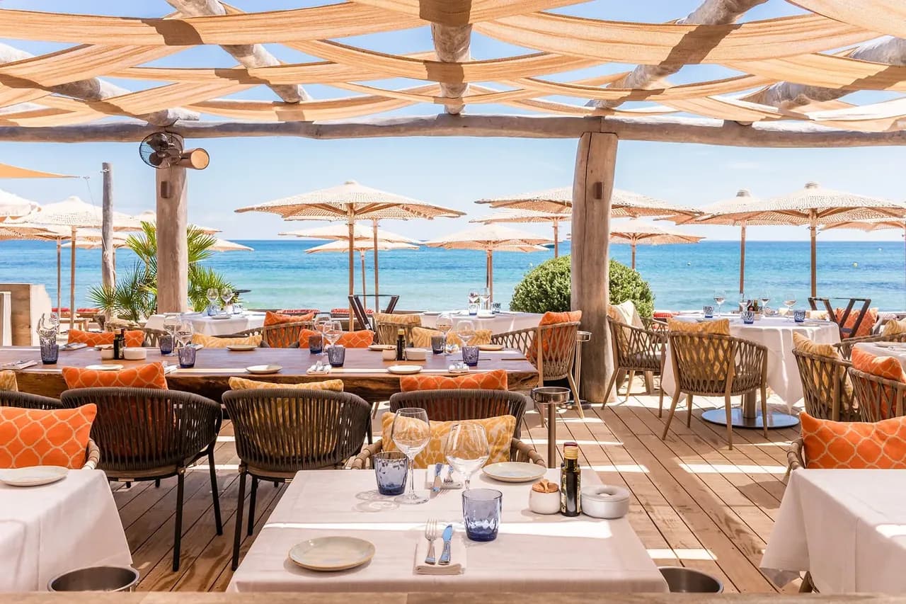 Chauffeur privé beach club Pampelonne Saint-Tropez